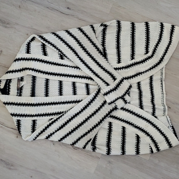 Oversized Cozy Drape Cardigan - Picture 4 of 7